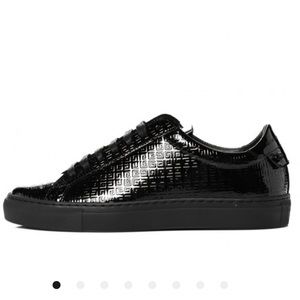 Givenchy calfskin 4G urban street sneakers black size 35 women’s 5 tennis shoes